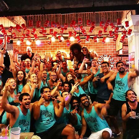 Bodega Patong Phuket Hostel Bagian luar foto