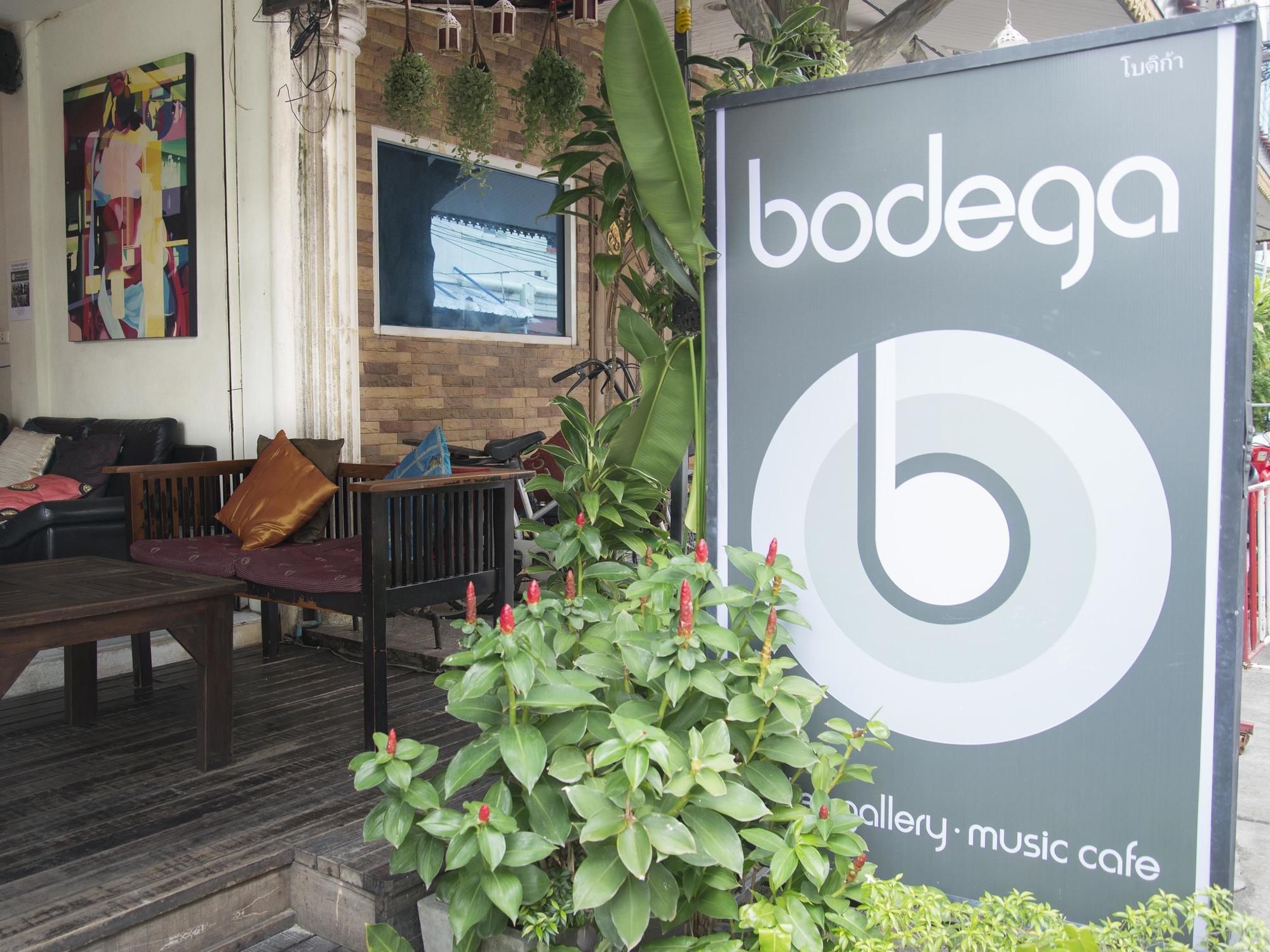 Bodega Patong Phuket Hostel Bagian luar foto