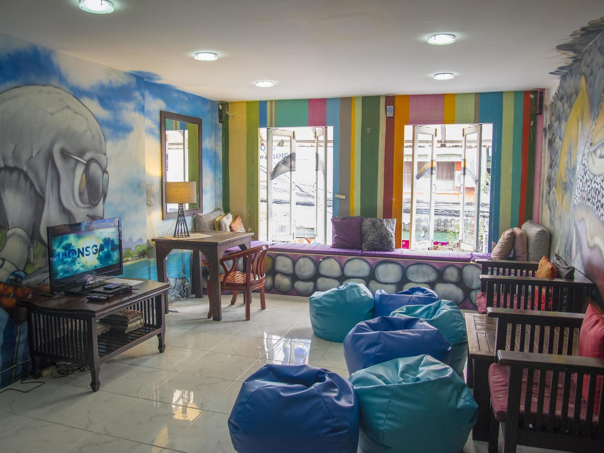 Bodega Patong Phuket Hostel Bagian luar foto