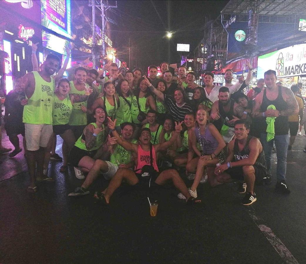 Bodega Patong Phuket Hostel Bagian luar foto